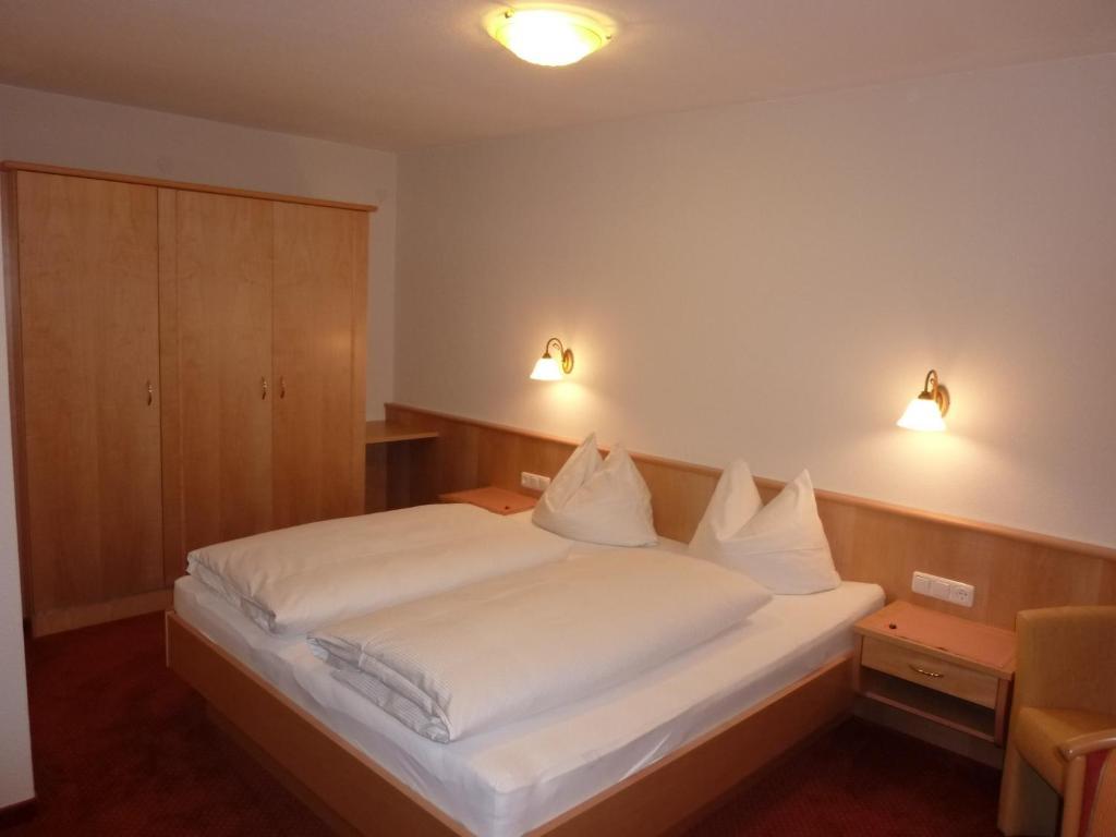 Hotel Garni Waldhof - Wohlfuehlen Am Lech Stanzach Chambre photo